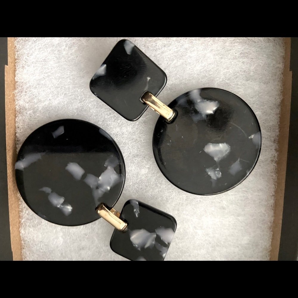 Black disk earrings